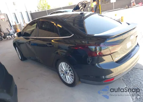2013 Ford Focus Titanium z USA, uszkodzony, nr VIN 1FADP3J20DL143491